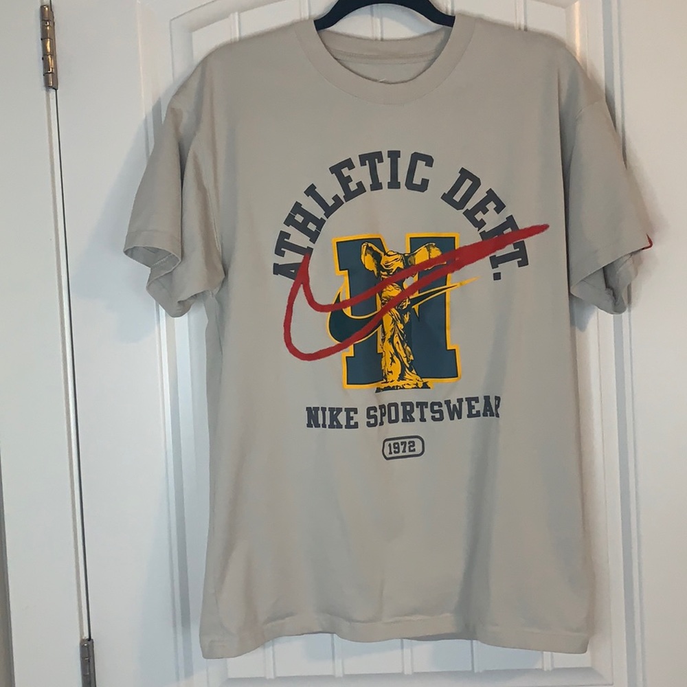 Nike T-shirt